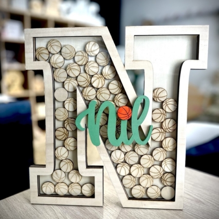 hucha personalizada con inicial y firmas para eventos